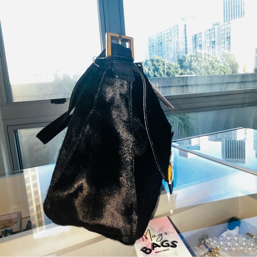 Fendi: Calf Hair Fur Gold FF Logo Mamma Baguette Shoulder Bag (Black) - Picture 9 of 16